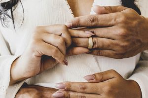 11 Hadiah Untuk Istri Melahirkan Paling Romantis