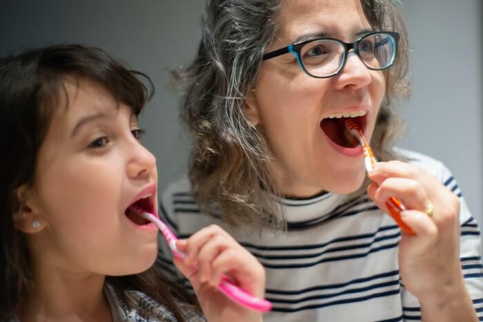 Yuk Ajarkan Cara Menggosok Gigi yang Benar pada Anak !