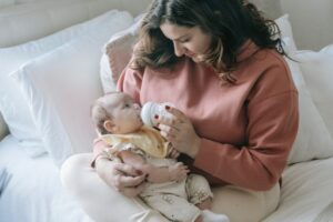Kelebihan dan Kekurangan Susu Formula Bayi Baru Lahir